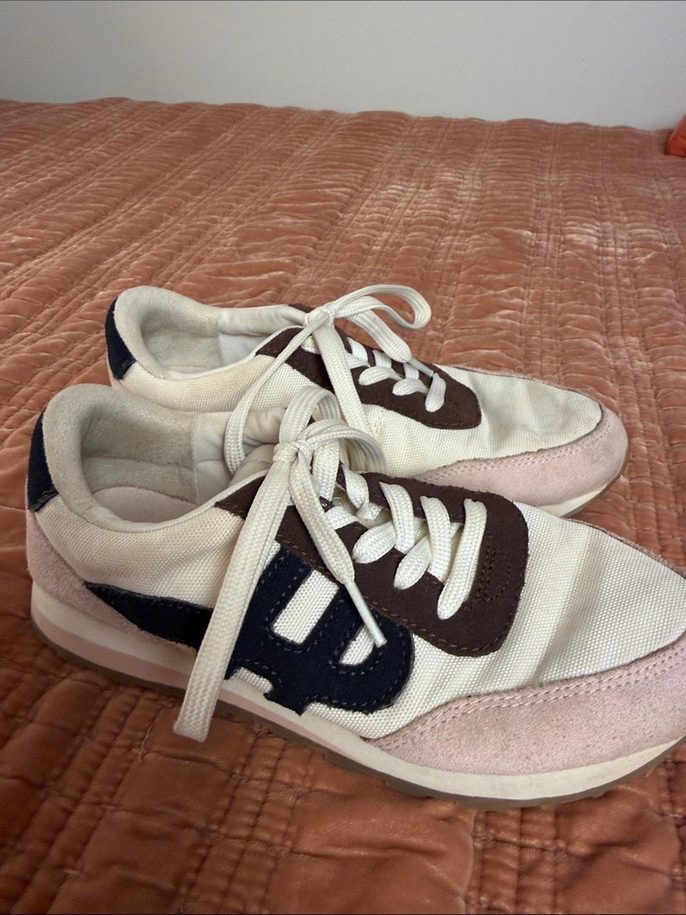 Hush Puppies Cream &‎ Pink Casual Lace-Up Sneakers sz 6
